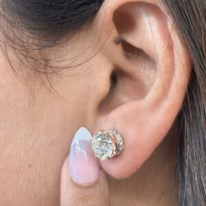 Lovely Solitaire diamond stud earrings in Rose Gold